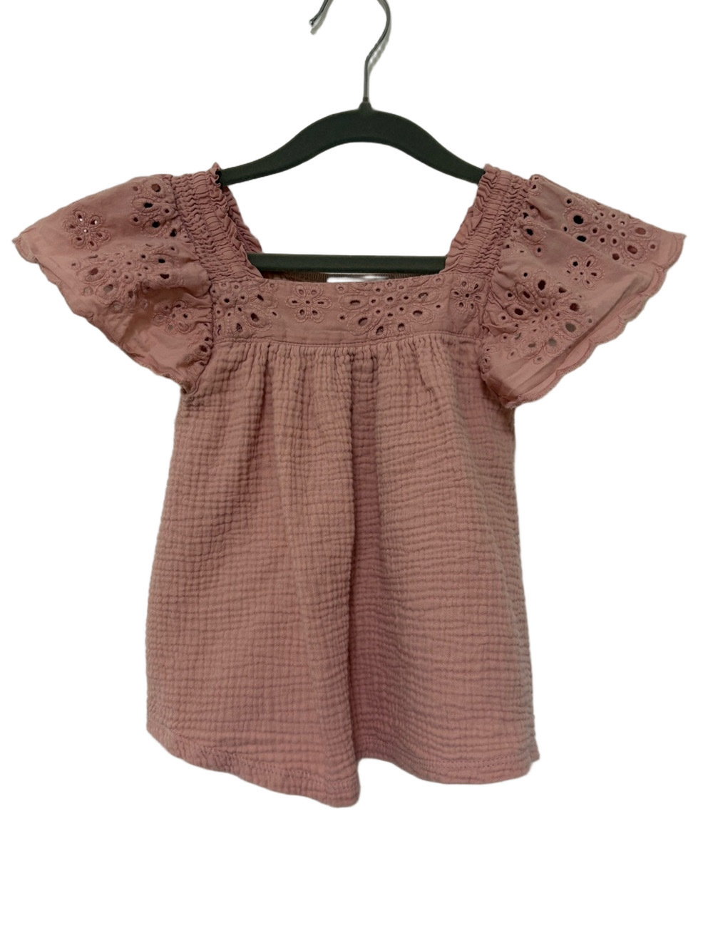 Cupcakes and Cashmere Girls 5/6 Dusty Rose Eyelet Flutter Sleeve Top